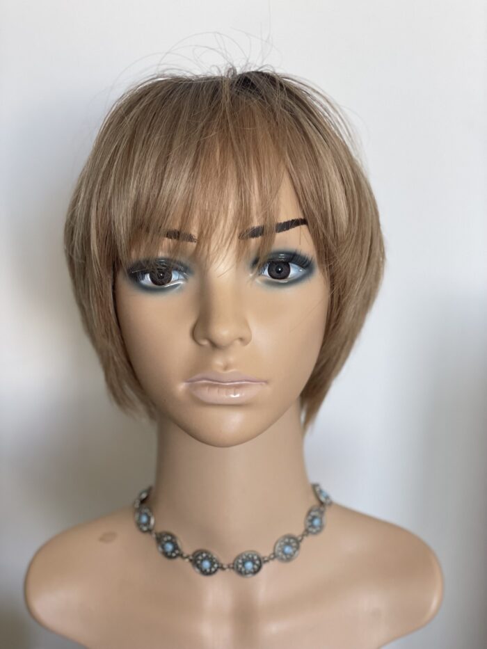 short wig dark blonde